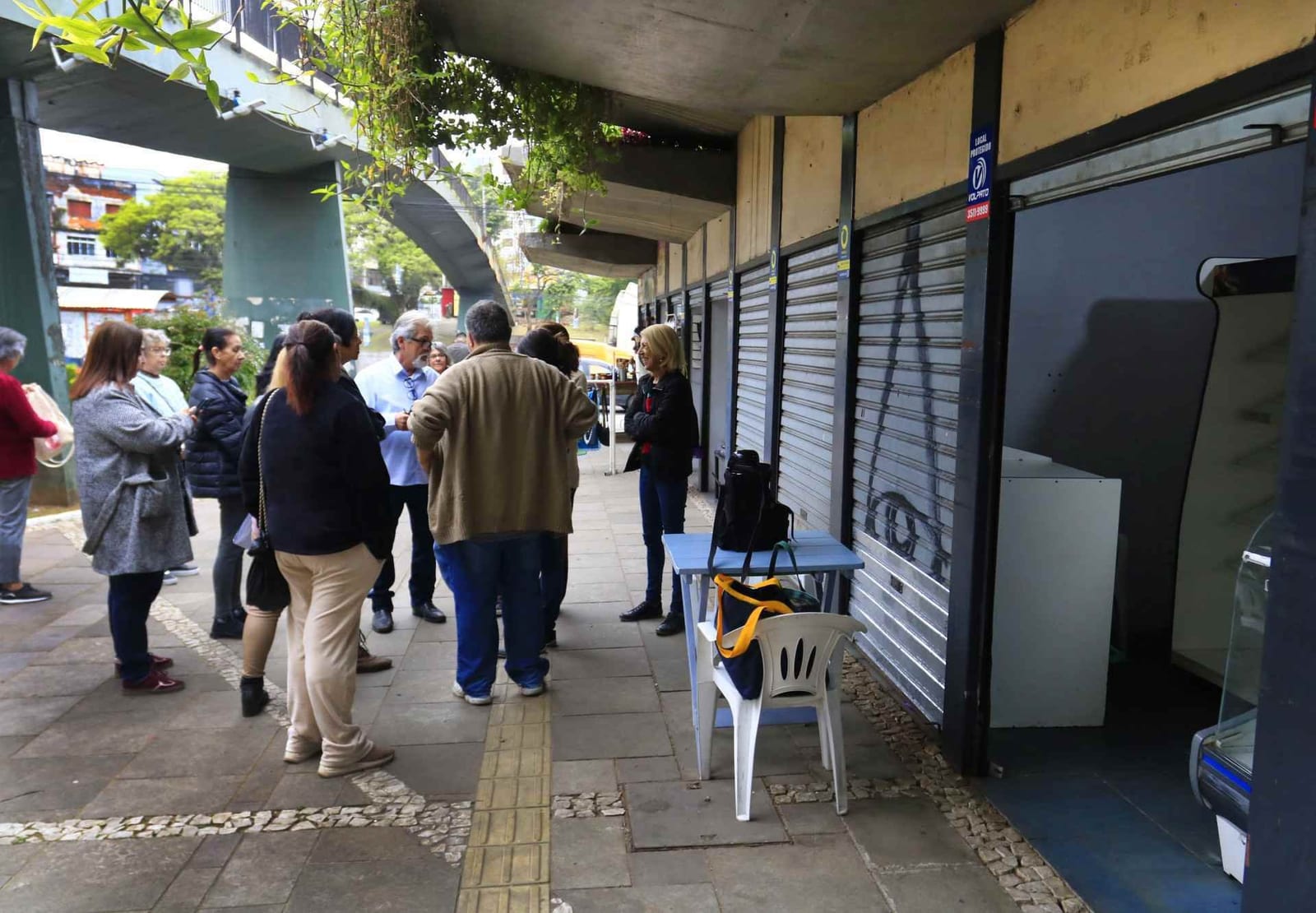 Comerciantes da Praça da Bíblia acumulam R$ 20 mil em prejuízos por arrombamentos