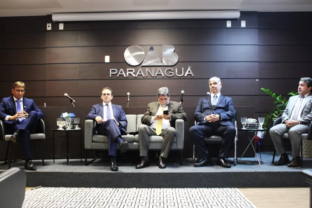 Vice do TST e presidente do TRT9 assinam 51 acordos em Paranaguá