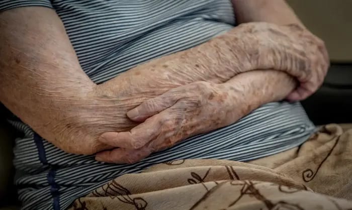 Insegurança alimentar entre idosos cai em 300 mil lares em dois anos