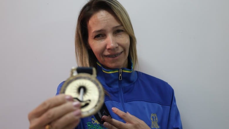 Servidora de Goiânia conquista medalha de ouro em estreia internacional nos saltos ornamentais