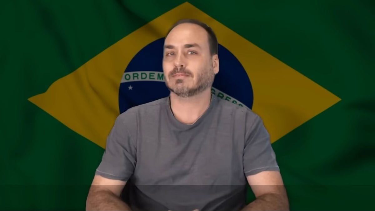 Carlos Bolsonaro estreia propaganda sem citar Santa Catarina