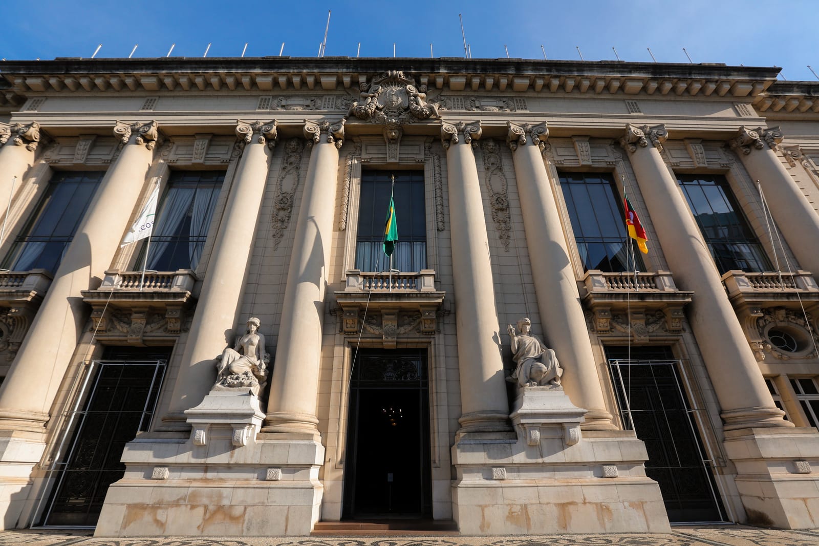 Estudo do governo reúne indicadores 2015–2025 sobre pobreza e riscos no RS