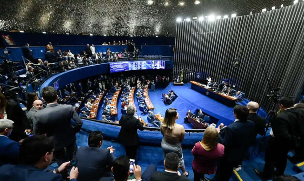 Congresso debate proposta de transição para escala 5×2 e redução da jornada máxima para 40 horas semanais