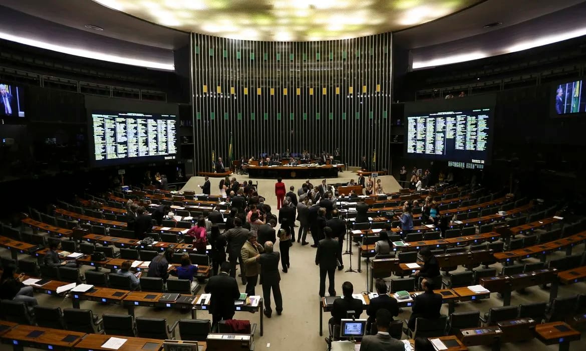 Big techs pressionam para barrar o PL 4.675/2025 sobre mercados digitais