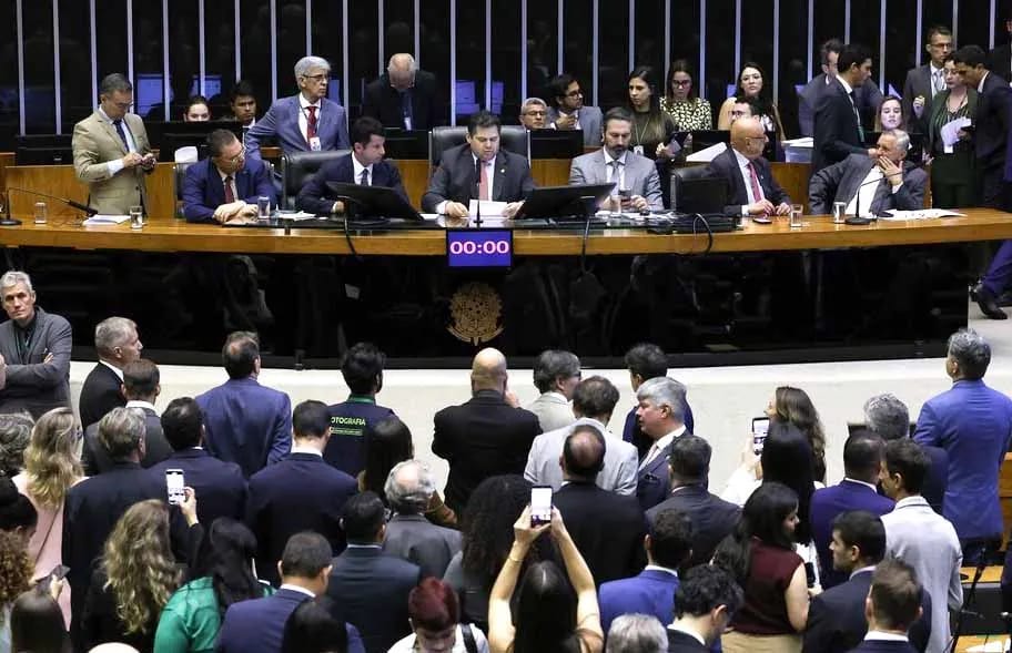 Alcolumbre marca votação da PEC pelo fim da 6×1 para quarta-feira