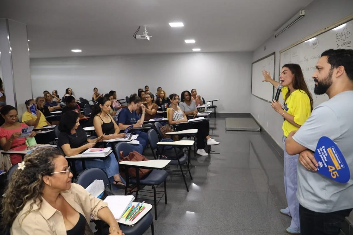 Em aulão de concurso, Paula Belmonte defende ampliação de servidores no GDF