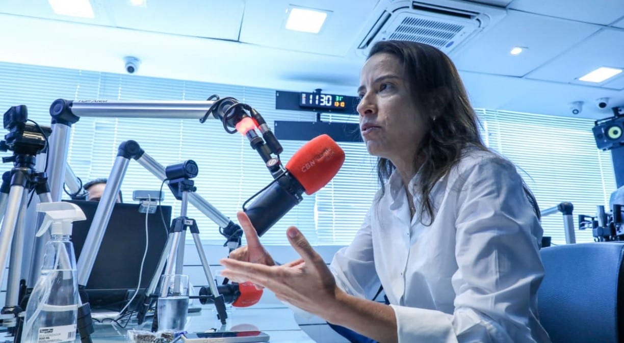 Raquel Lyra detalha investimentos no metrô do Recife, na Arena de Pernambuco e em abastecimento de água