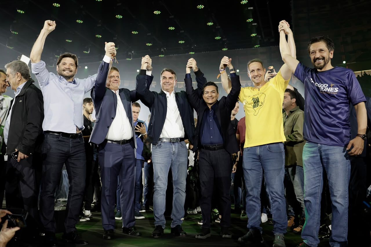 Tarcísio de Freitas lança candidatura à reeleição em SP com forte apoio