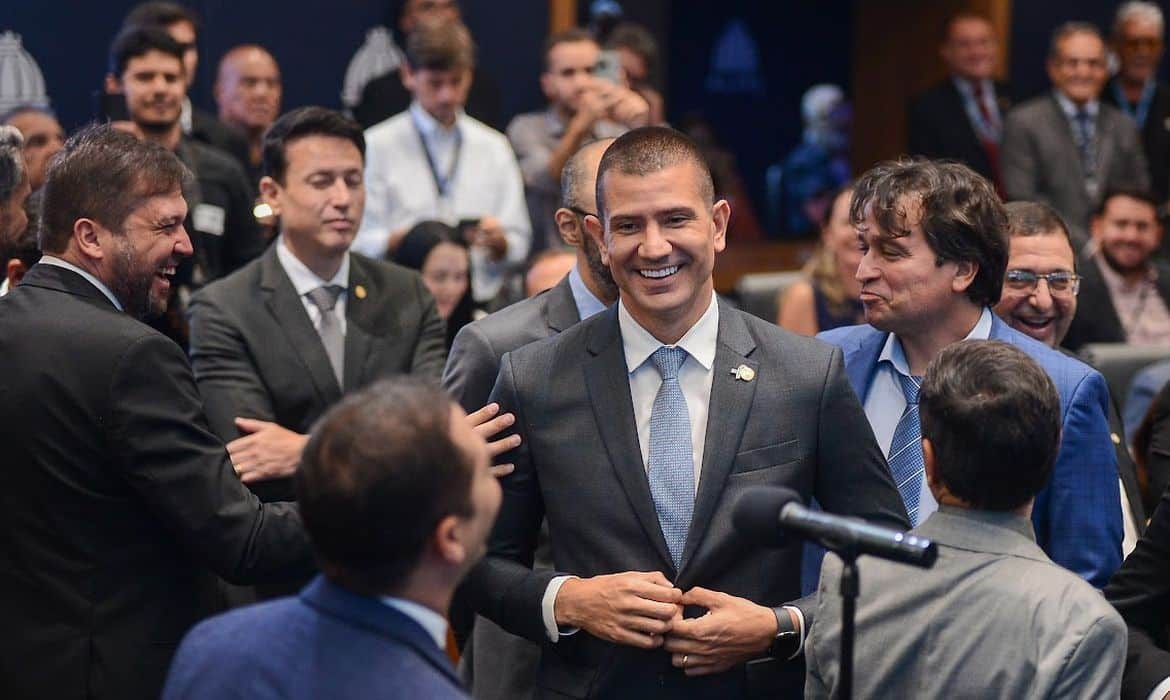 TSE anula votos de Garotinho e Douglas Ruas deve ser eleito governador do RJ