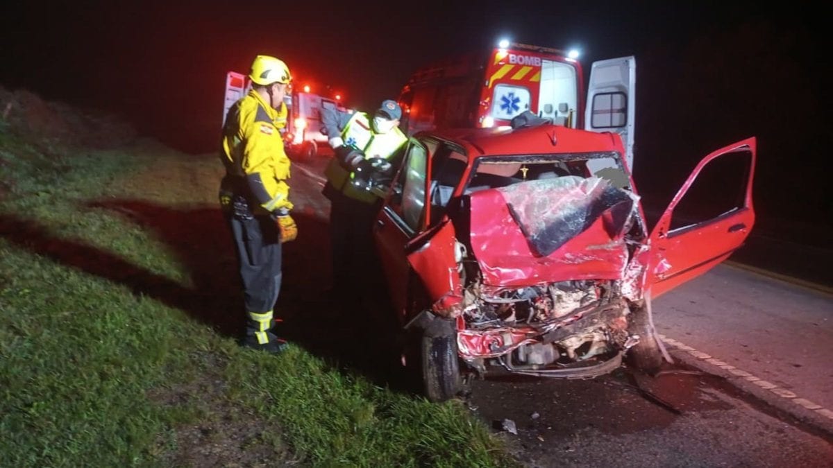 Acidente entre carro e carreta deixa motorista morto em trecho crítico da BR-282 em SC
