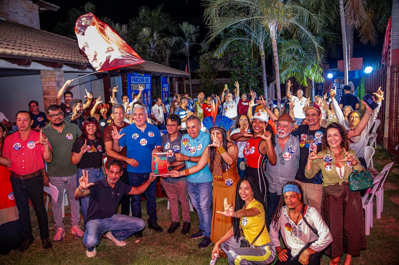 Em Palmas, Laurez Moreira firma compromisso com o setor cultural e participa de adesivaço