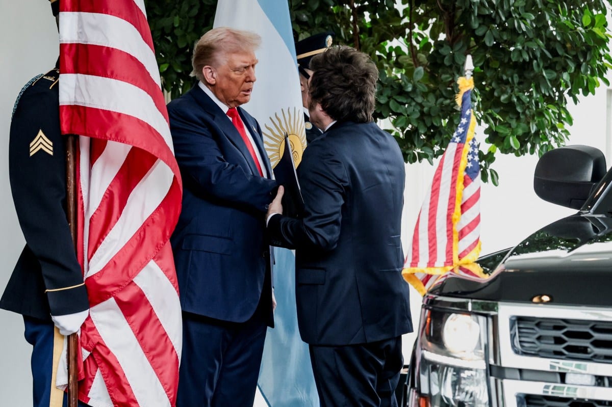 Trump e Milei são classificados como “governantes suicidas” por causa de suas políticas