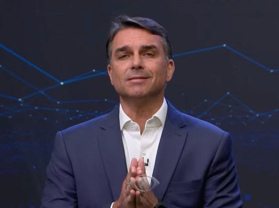 Flávio admite erro ao votar contra licença-maternidade maior