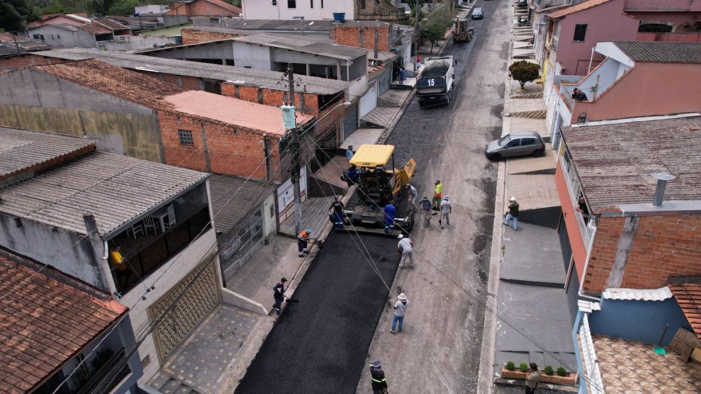 Prefeitura inicia aplicação de asfalto na Rua Luiz Botacin, no Parque Aliança