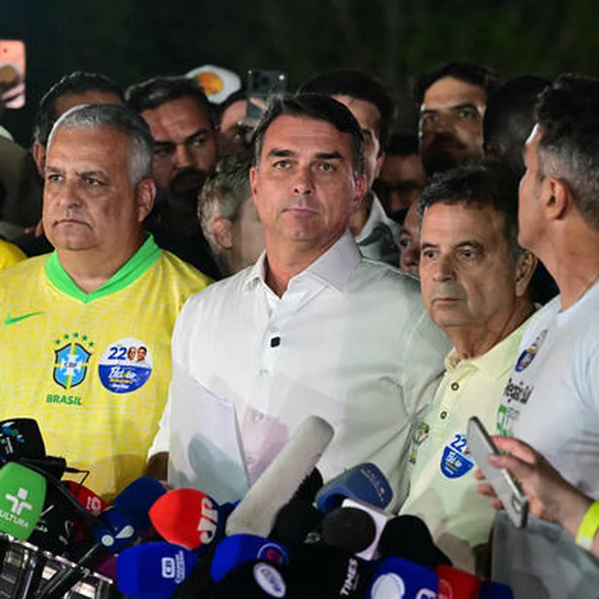 Fuga de Flávio Bolsonaro aos EUA abre margem para pedido de asilo político; entenda