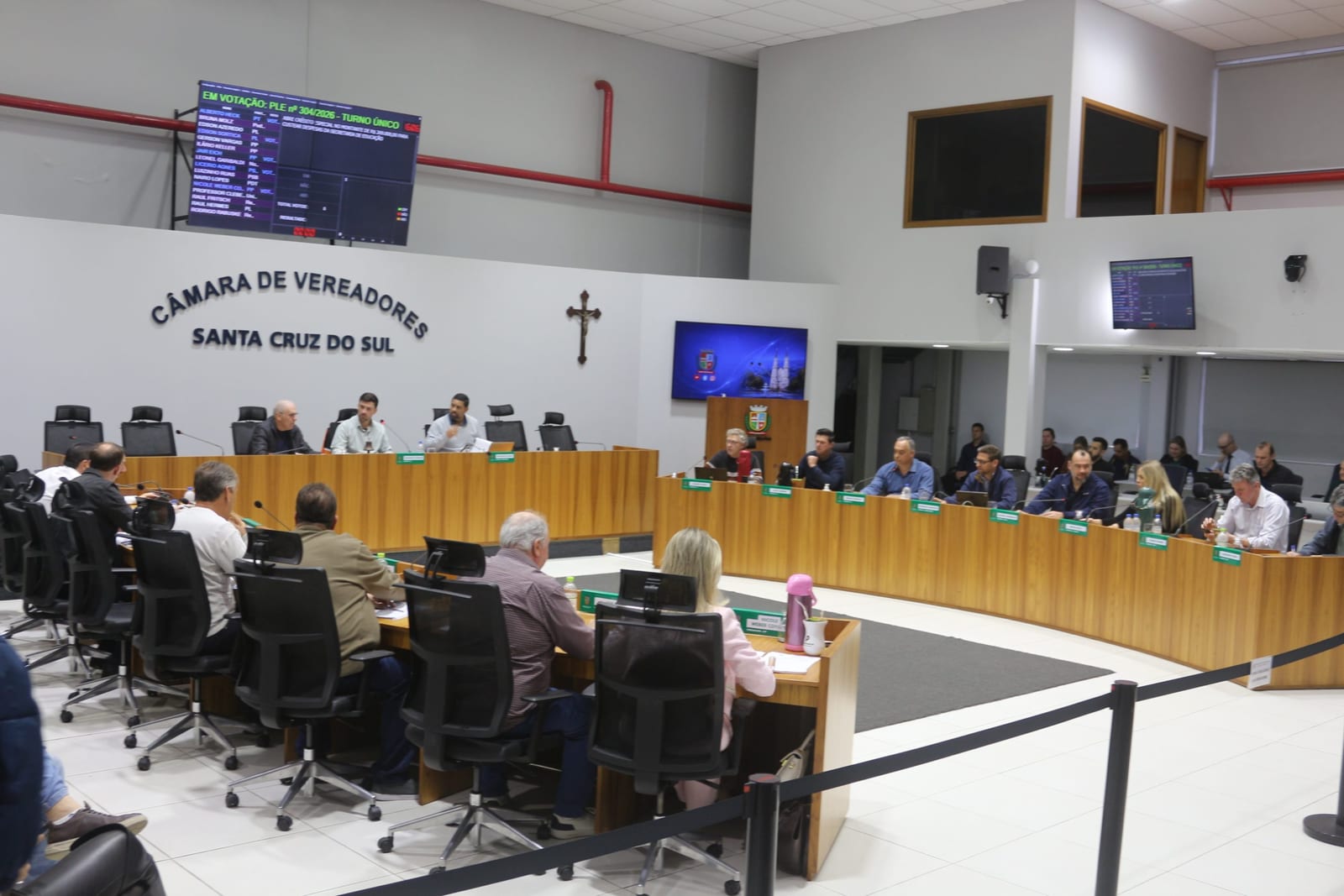 Câmara de Santa Cruz aprova R$ 2,559,500 em créditos para secretarias