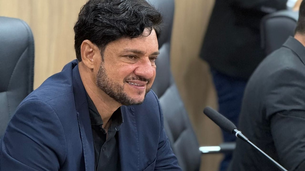 Jair do Povo pede emenda para duas caminhonetes a Eduardo Gomes