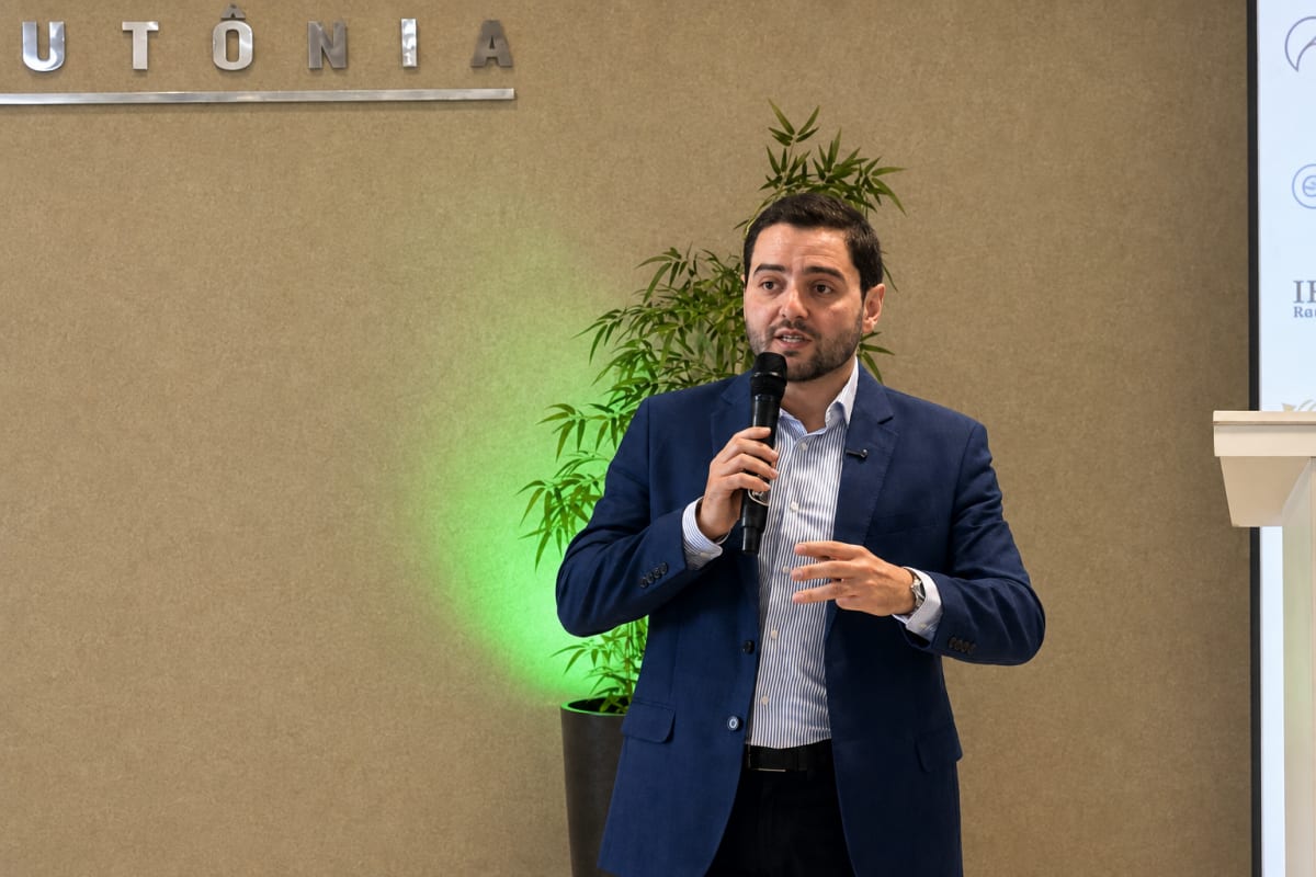 Gabriel Souza promete zerar filas do SUS e ampliar ensino técnico