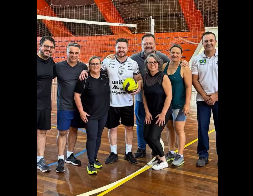 Danilo Campetti reencontra ex-companheiros de vôlei no CSU