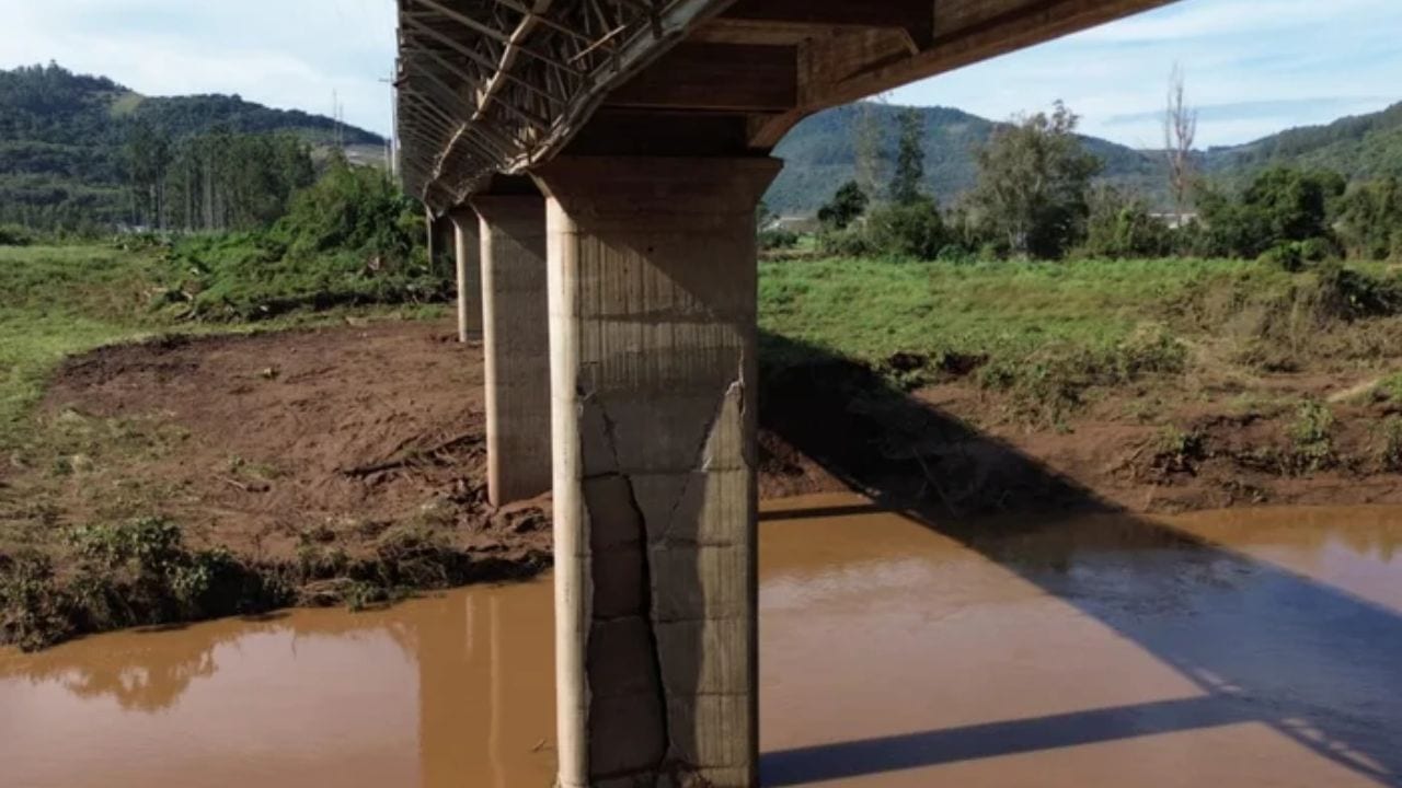 Ponte entre Muçum e Encantado volta a receber veículos leves após 40 dias de bloqueio