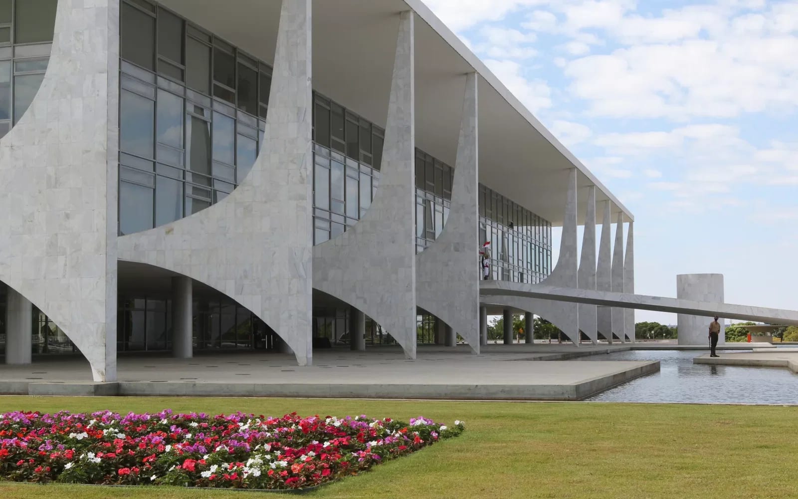 Abrint entrega carta de compromissos de conectividade a presidenciáveis