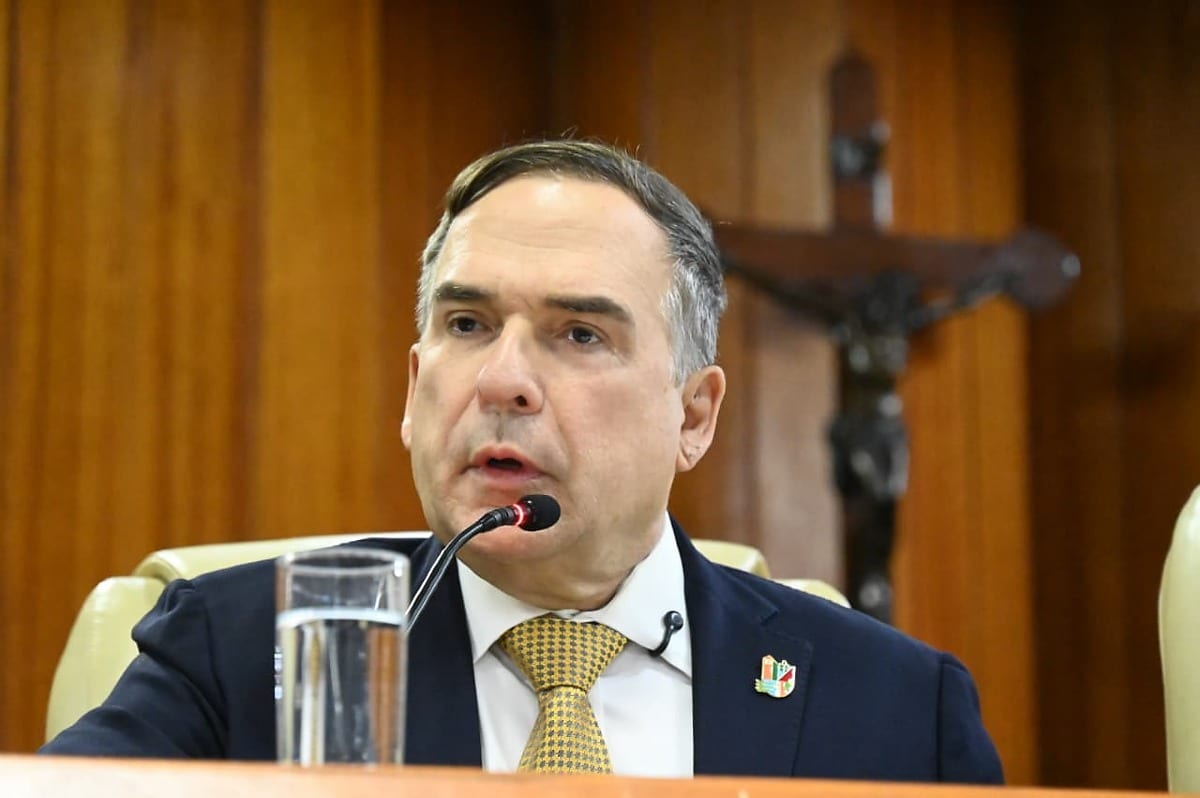 Mabel veta projeto que proibia banheiros compartilhados em escolas de Goiânia