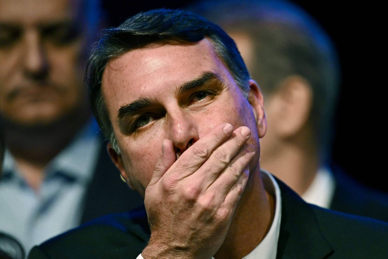 Governo Trump está ciente da saída de Flávio Bolsonaro do Brasil, dizem aliados