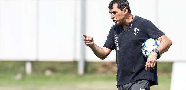 Carille busca retorno ao Corinthians, mas negociações esbarram em finanças