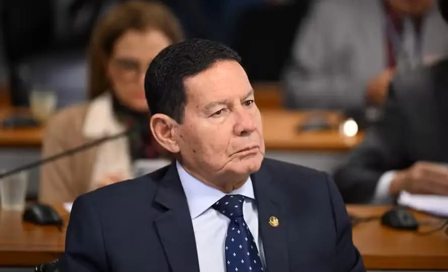 Único contra, Mourão diz que esperava 10 aliados contra PEC da escala 6×1: "Tinha esperança"