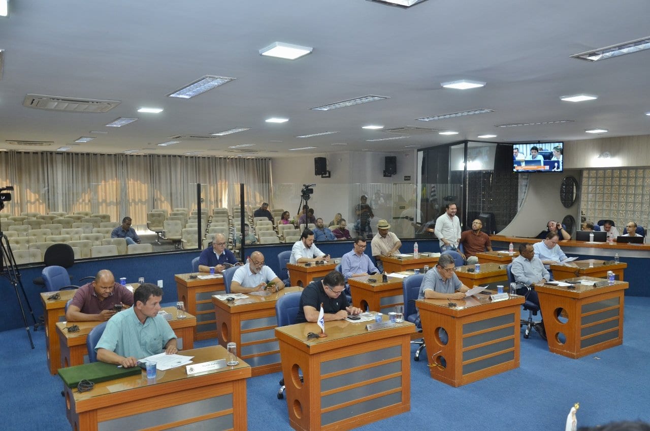 Câmara de Barretos aprova crédito de R$ 851.819,50 e concede títulos