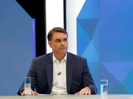 PF cancela passaportes de Flávio Bolsonaro
