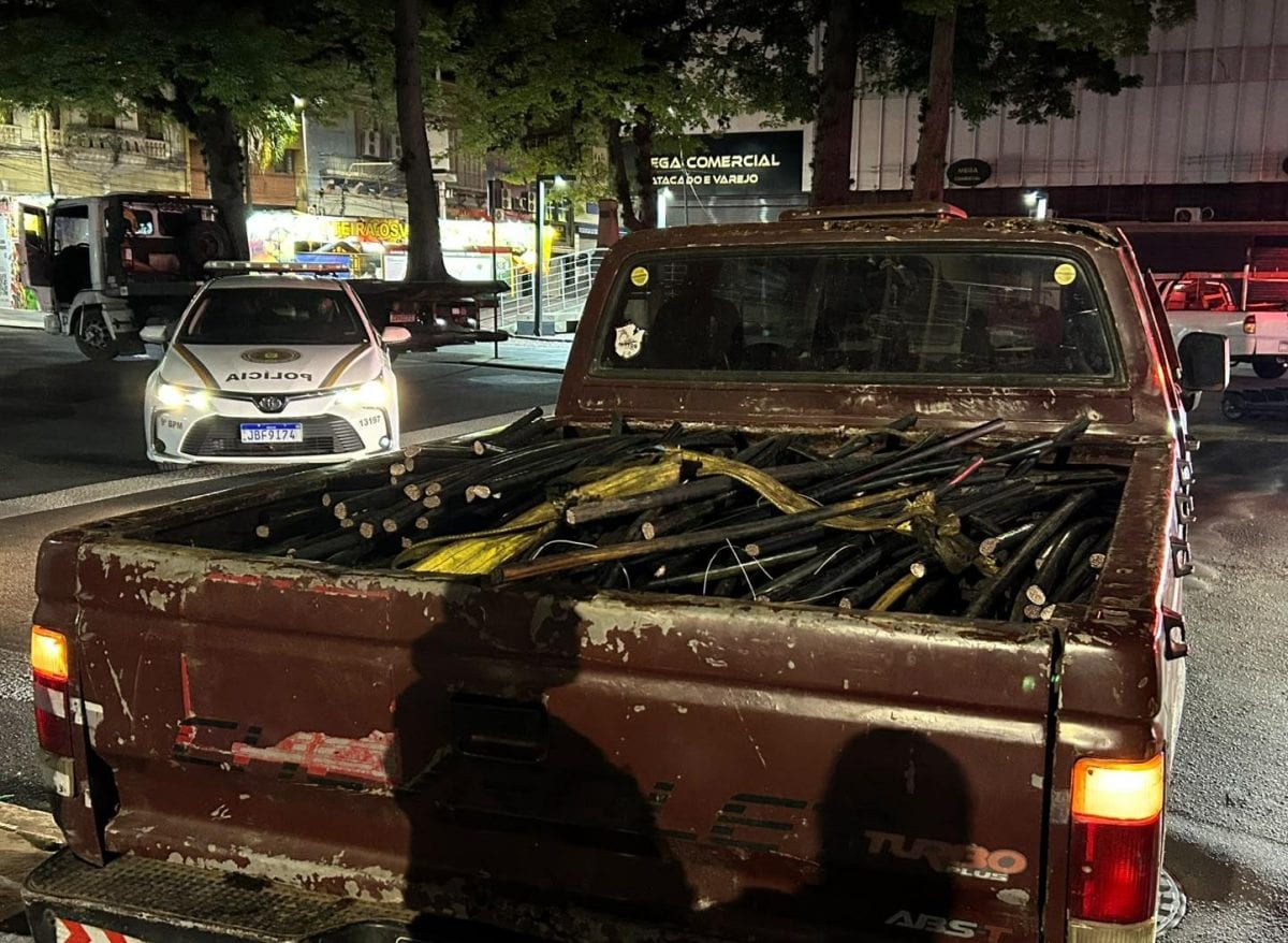 Apreendidos ~600 kg de fios e cabos; cinco presos no Centro de Porto Alegre