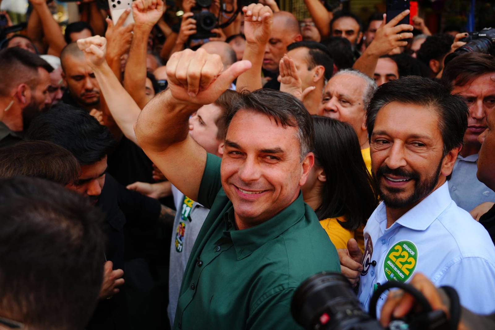 Flávio Bolsonaro reclama de propaganda sem áudio na TV e cobra esclarecimentos