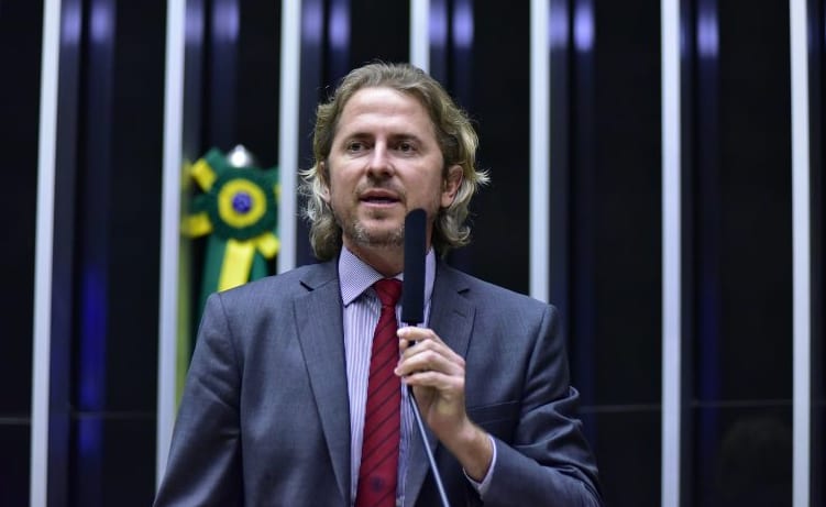 PT propõe até seis anos de prisão por discriminação política; Zeca Dirceu defende medida
