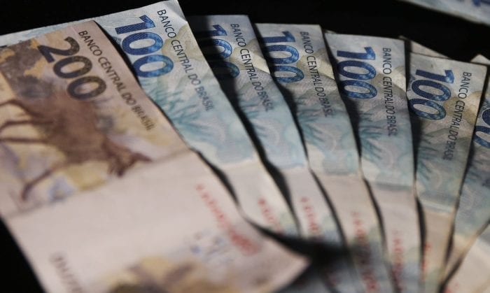 Prévia da inflação oficial cai pela metade e fecha outubro em 0,32%