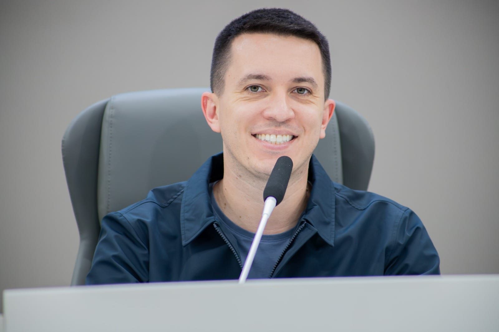 Lei de autoria do vereador Felipe Manfroi garante passe livre a pessoas com fibromialgia em Passo Fundo