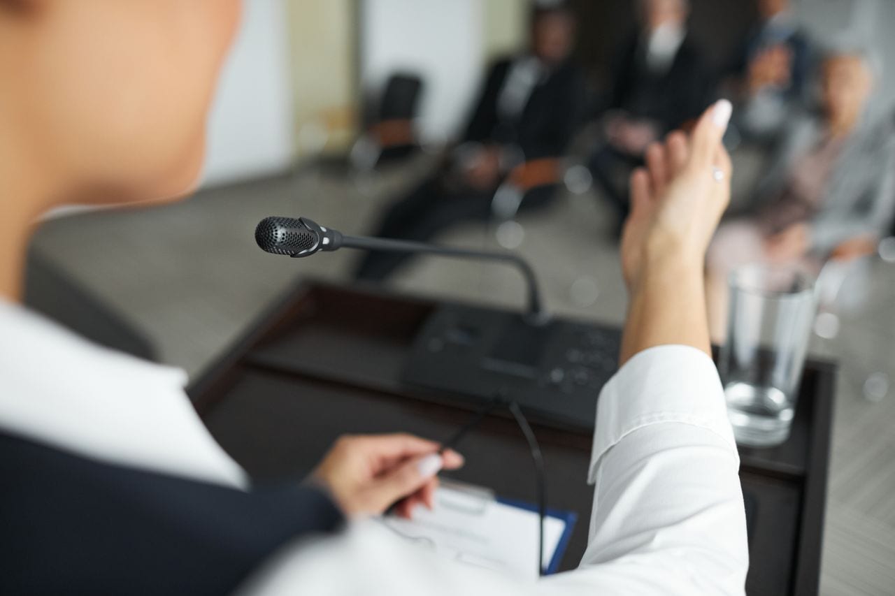 Debates eleitorais: entre a informação e o espetáculo