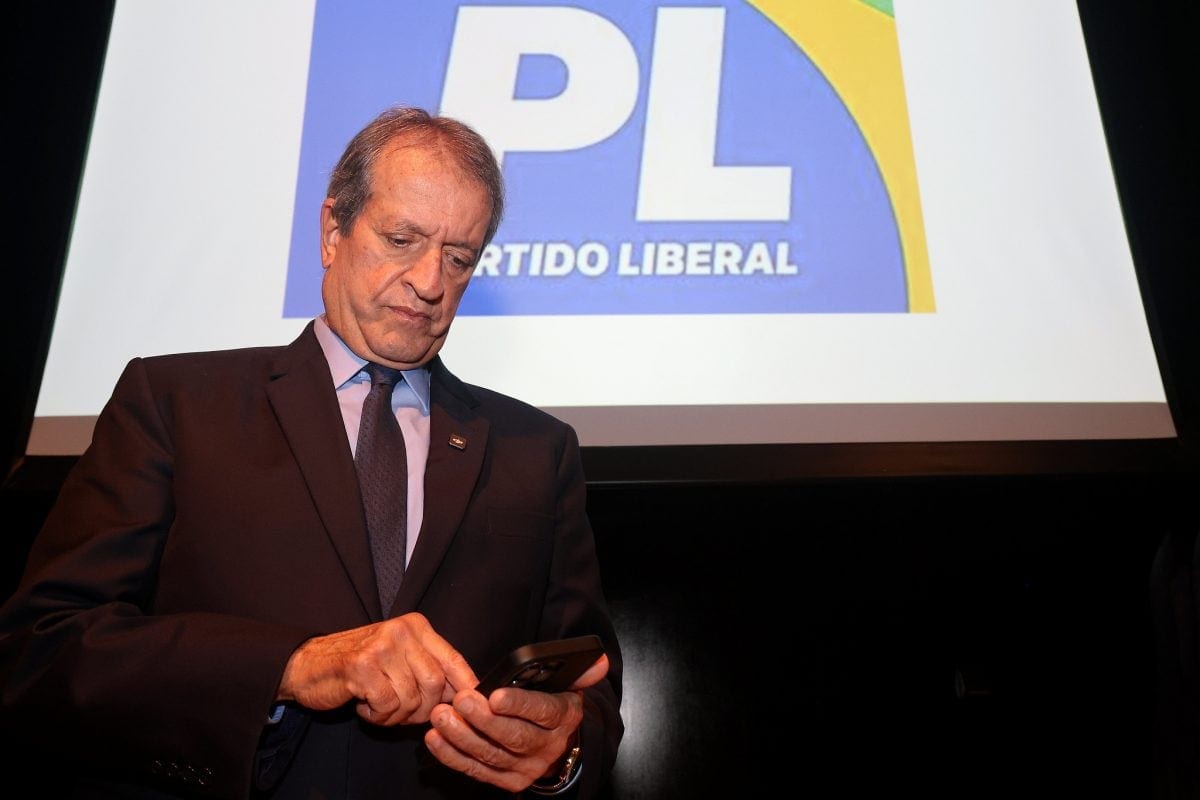 PL, partido de Flávio Bolsonaro, reconhece resultado da eleição