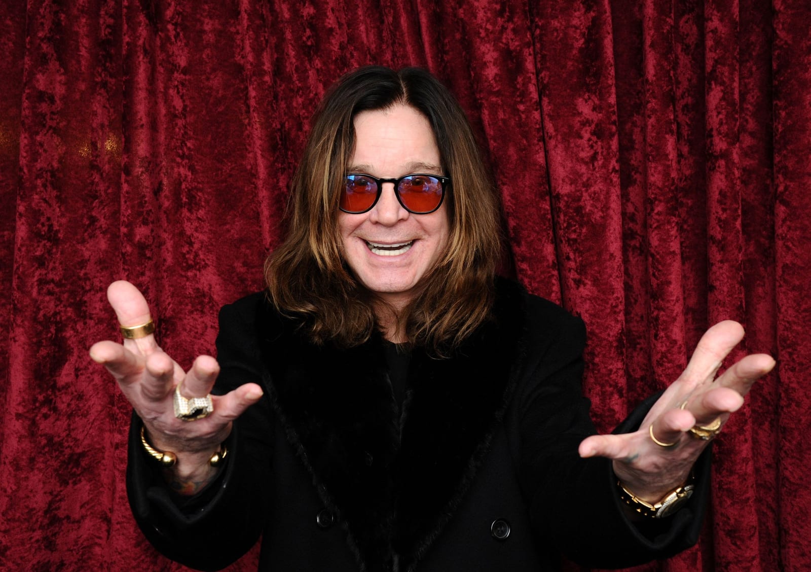 Mansão histórica de Ozzy Osbourne em Los Angeles é anunciada por R$ 80 milhões