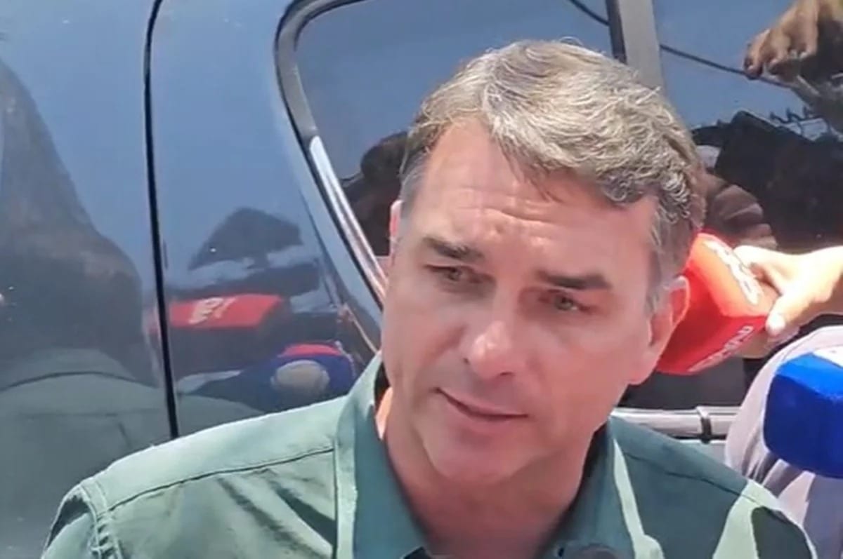 Deputados do PT pedem alerta internacional para localizar e deter Flávio Bolsonaro