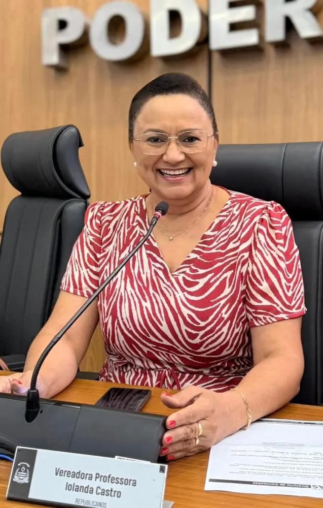 Vereadora Professora Iolanda Castro solicita reforma da quadra poliesportiva da Escola Municipal Crispim Pereira Alencar