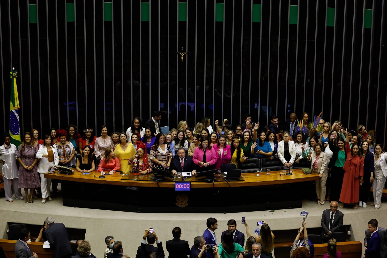 A bancada feminina cresceu, a desigualdade continua
