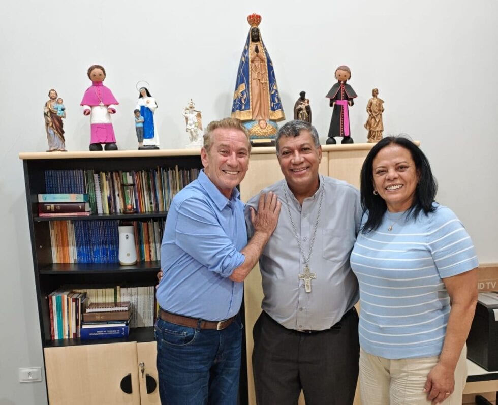 Ed Thomas recebeu bênção de Dom Benedito após percorrer mais de 50 cidades