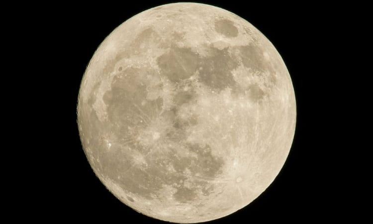 Superlua de dezembro será a maior de 2026 e poderá ser vista na véspera de Natal