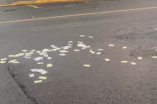 Santinhos são achados perto de seções eleitorais em Gramado