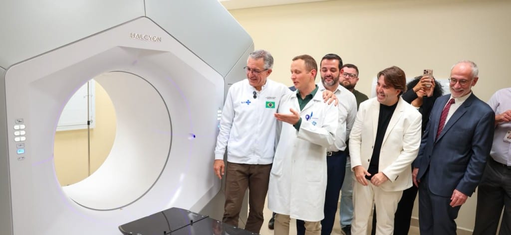 Ministro Padilha visita hospital e carreta de saúde da mulher em Jundiaí