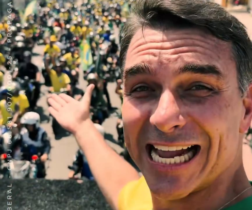 Flávio volta a prometer posse ao lado de Jair Bolsonaro