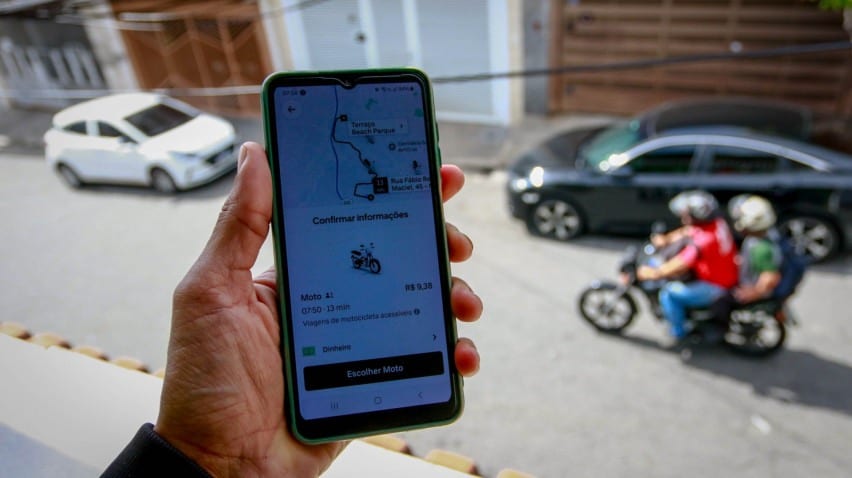 Transporte por moto: Mortes de passageiros de Uber e 99 Moto não param no Recife; jovem de 21 anos morreu na BR-101