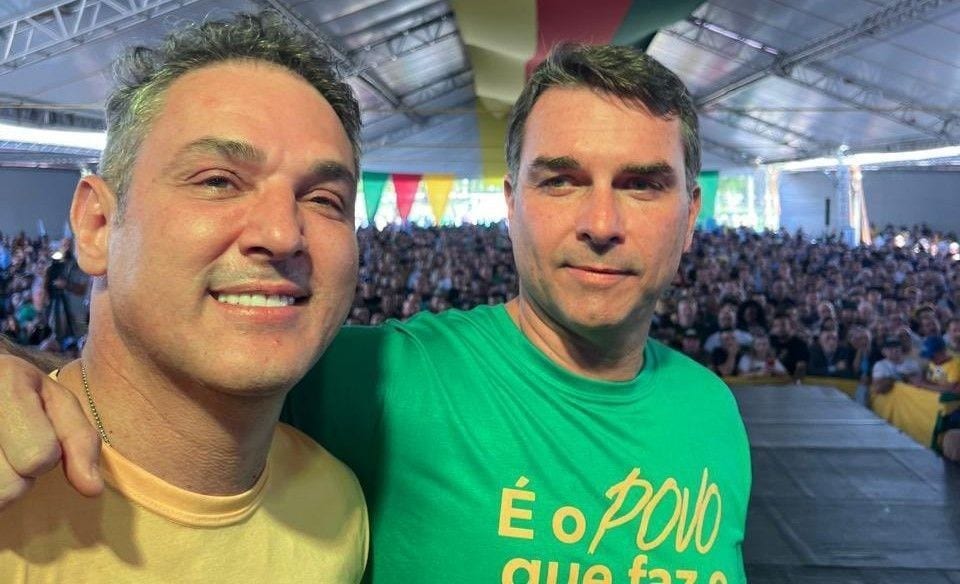 PP de Caxias fecha com Flávio Bolsonaro e Zucco
