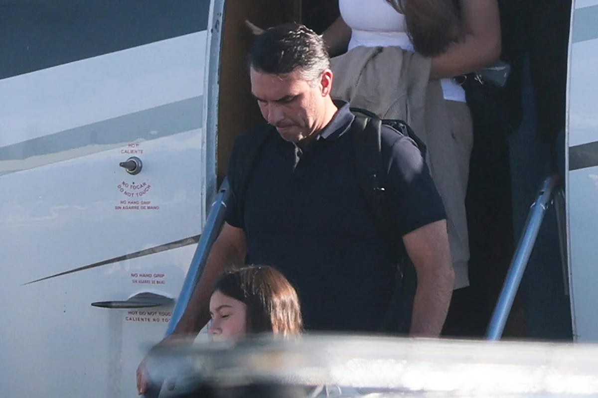 Flávio Bolsonaro usou passaporte diplomático cancelado para entrar nos EUA